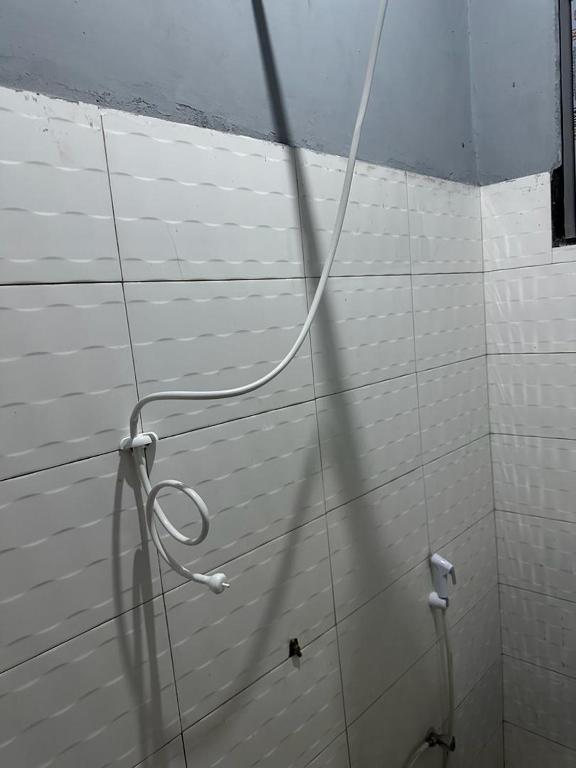 Modern bathroom at Maro Homestay